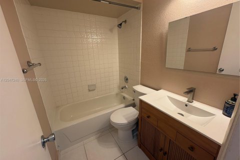 House in Weston, Florida 3 bedrooms, 106.93 sq.m. № 2305398 - photo 10