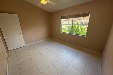 House in Weston, Florida 3 bedrooms, 106.93 sq.m. № 2305398 - photo 8
