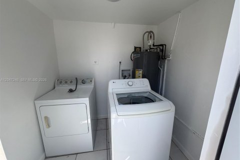 House in Weston, Florida 3 bedrooms, 106.93 sq.m. № 2305398 - photo 14