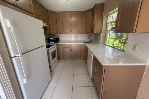 House in Weston, Florida 3 bedrooms, 106.93 sq.m. № 2305398 - photo 3