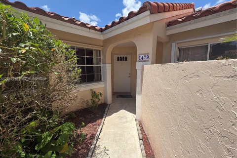 House in Weston, Florida 3 bedrooms, 106.93 sq.m. № 2305398