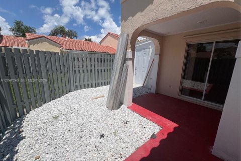 House in Weston, Florida 3 bedrooms, 106.93 sq.m. № 2305398 - photo 12