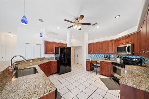 House in Fort Myers, Florida 5 bedrooms, 265.33 sq.m. № 2360908 - photo 23