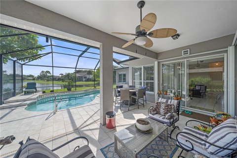 House in Fort Myers, Florida 5 bedrooms, 265.33 sq.m. № 2360908 - photo 2