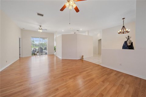 House in Fort Myers, Florida 5 bedrooms, 265.33 sq.m. № 2360908 - photo 11