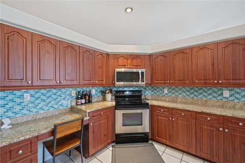 House in Fort Myers, Florida 5 bedrooms, 265.33 sq.m. № 2360908 - photo 24