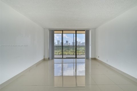 Condominio en venta en Aventura, Florida, 1 dormitorio, 84.82 m2 № 1861303 - foto 9