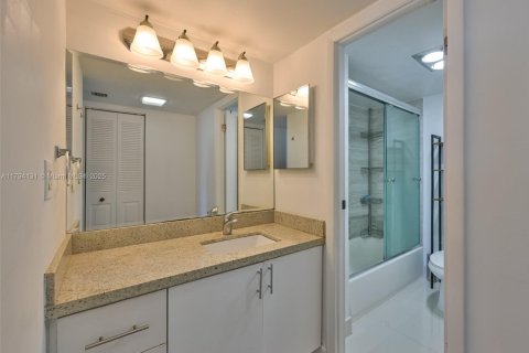 Condominio en venta en Aventura, Florida, 1 dormitorio, 84.82 m2 № 1861303 - foto 15