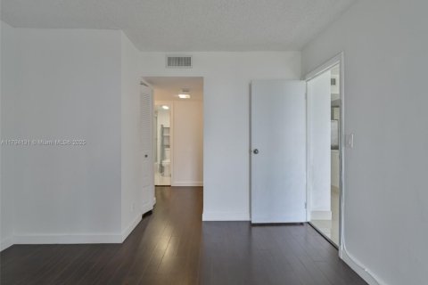 Condominio en venta en Aventura, Florida, 1 dormitorio, 84.82 m2 № 1861303 - foto 14