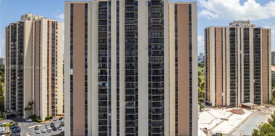 Condominio en Aventura, Florida, 1 dormitorio  № 1861303