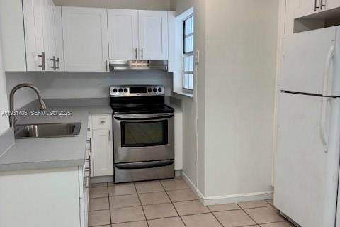 Condominio en alquiler en Miami, Florida, 2 dormitorios, 1123.56 m2 № 1990014 - foto 2