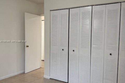 Condominio en alquiler en Miami, Florida, 2 dormitorios, 1123.56 m2 № 1990014 - foto 4