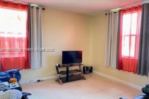 House in Homestead, Florida 4 bedrooms, 258.55 sq.m. № 2081949 - photo 19