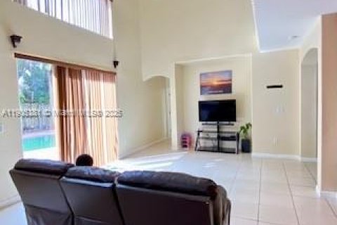 House in Homestead, Florida 4 bedrooms, 258.55 sq.m. № 2081949 - photo 15