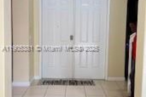 House in Homestead, Florida 4 bedrooms, 258.55 sq.m. № 2081949 - photo 2