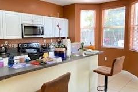 House in Homestead, Florida 4 bedrooms, 258.55 sq.m. № 2081949 - photo 5