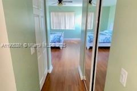House in Homestead, Florida 4 bedrooms, 258.55 sq.m. № 2081949 - photo 17