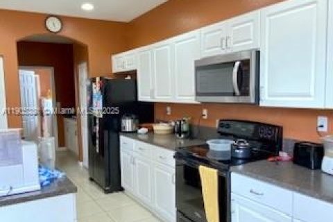House in Homestead, Florida 4 bedrooms, 258.55 sq.m. № 2081949 - photo 6