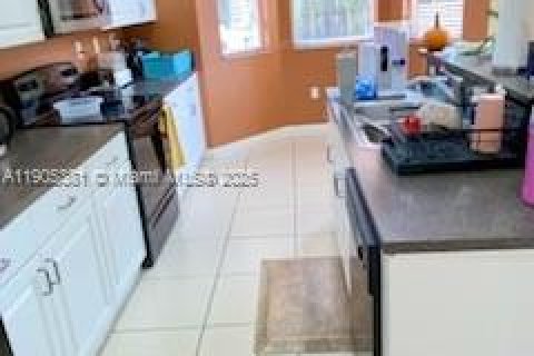 House in Homestead, Florida 4 bedrooms, 258.55 sq.m. № 2081949 - photo 7