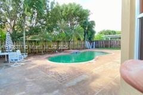 House in Homestead, Florida 4 bedrooms, 258.55 sq.m. № 2081949 - photo 29