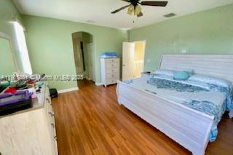 House in Homestead, Florida 4 bedrooms, 258.55 sq.m. № 2081949 - photo 13