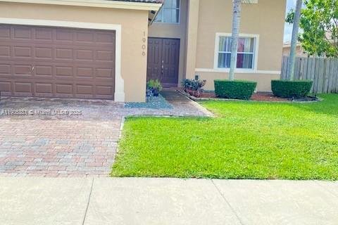 House in Homestead, Florida 4 bedrooms, 258.55 sq.m. № 2081949