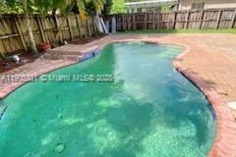 House in Homestead, Florida 4 bedrooms, 258.55 sq.m. № 2081949 - photo 30