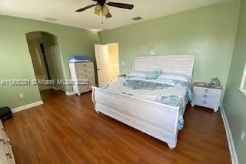 House in Homestead, Florida 4 bedrooms, 258.55 sq.m. № 2081949 - photo 12