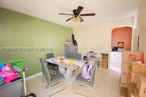 House in Homestead, Florida 4 bedrooms, 258.55 sq.m. № 2081949 - photo 20