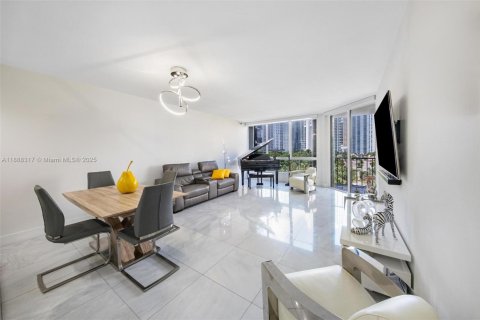 Condo in Miami, Florida, 2 bedrooms  № 1940940 - photo 19