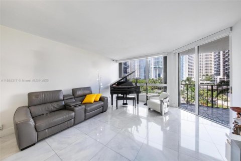 Condo in Miami, Florida, 2 bedrooms  № 1940940 - photo 21