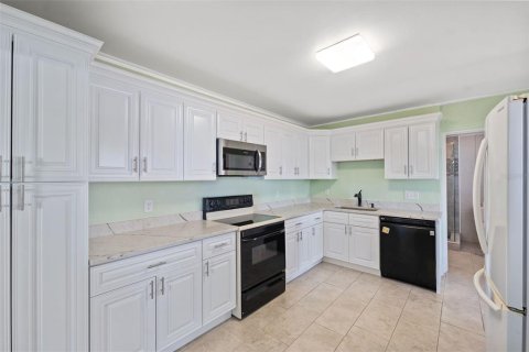 House in Riverview, Florida 5 bedrooms, 325.16 sq.m. № 1884464 - photo 18