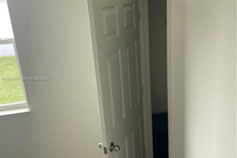 House in Port St. Lucie, Florida 3 bedrooms, 151.71 sq.m. № 2045550 - photo 10