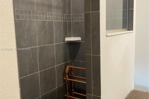 House in Port St. Lucie, Florida 3 bedrooms, 151.71 sq.m. № 2045550 - photo 7