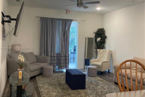 House in Port St. Lucie, Florida 3 bedrooms, 151.71 sq.m. № 2045550 - photo 11