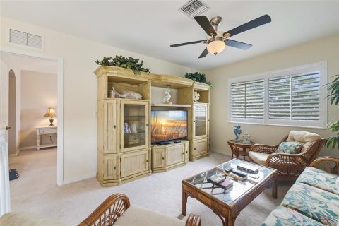 Townhouse in Cape Coral, Florida 3 bedrooms, 183.67 sq.m. № 1754468 - photo 24
