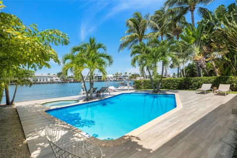 House in Miami Beach, Florida 4 bedrooms, 248.23 sq.m. № 2043191 - photo 3