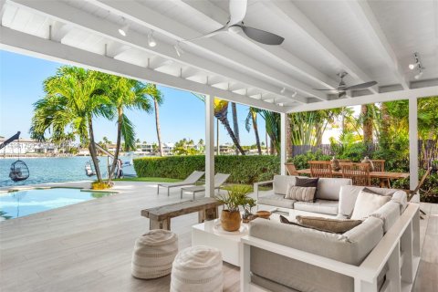 House in Miami Beach, Florida 4 bedrooms, 248.23 sq.m. № 2043191 - photo 2