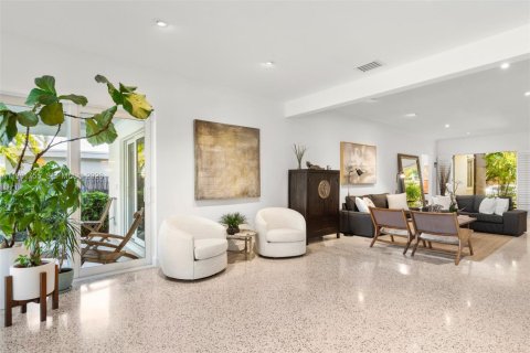 House in Miami Beach, Florida 4 bedrooms, 248.23 sq.m. № 2043191 - photo 17
