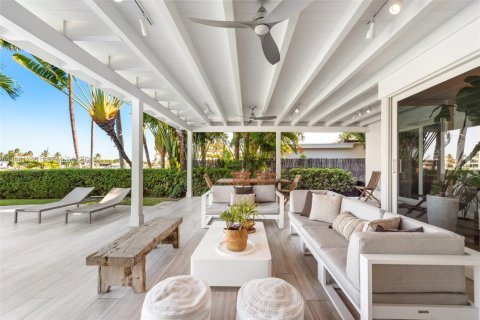 House in Miami Beach, Florida 4 bedrooms, 248.23 sq.m. № 2043191 - photo 7