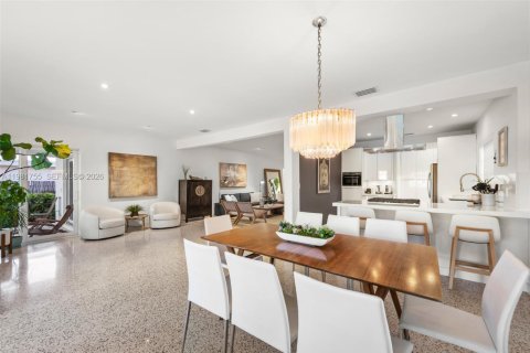 House in Miami Beach, Florida 4 bedrooms, 248.23 sq.m. № 2043191 - photo 18