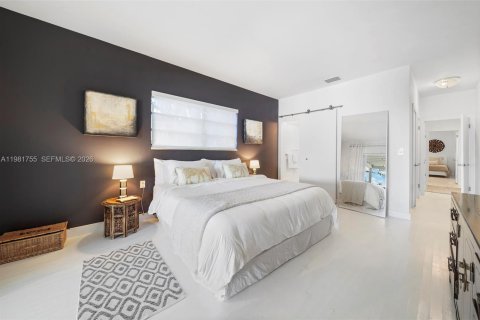 House in Miami Beach, Florida 4 bedrooms, 248.23 sq.m. № 2043191 - photo 27