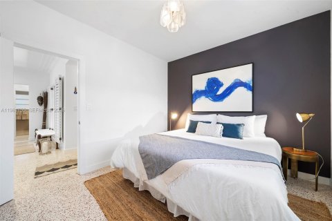 House in Miami Beach, Florida 4 bedrooms, 248.23 sq.m. № 2043191 - photo 29