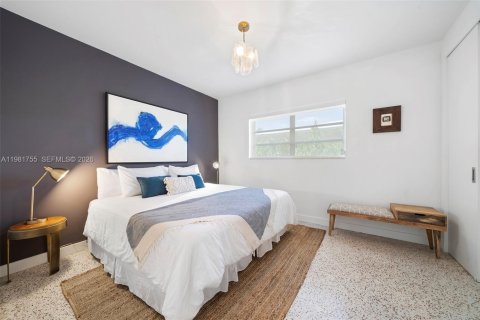 House in Miami Beach, Florida 4 bedrooms, 248.23 sq.m. № 2043191 - photo 30