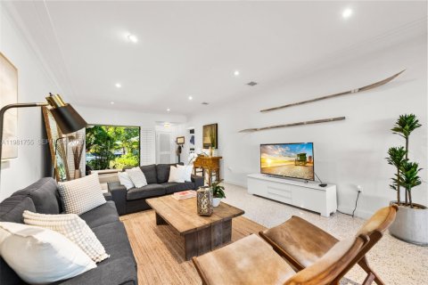 House in Miami Beach, Florida 4 bedrooms, 248.23 sq.m. № 2043191 - photo 14