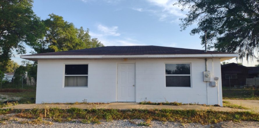 Commercial property in Interlachen, Florida 60.48 sq.m. № 765543