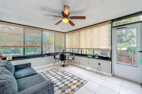 House in Saint Petersburg, Florida 3 bedrooms, 135.82 sq.m. № 1916163 - photo 25