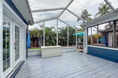 House in Saint Petersburg, Florida 3 bedrooms, 135.82 sq.m. № 1916163 - photo 22