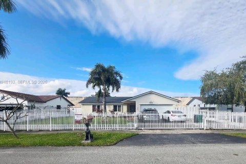 Дом в Хомстед, Флорида 3 спальни, 114.92м2 № 2004195
