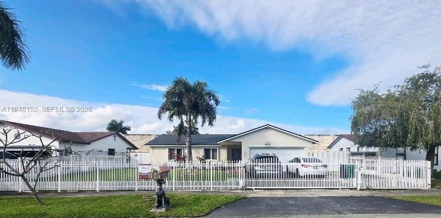 Дом в Хомстед, Флорида 3 спальни, 114.92м2 № 2004195